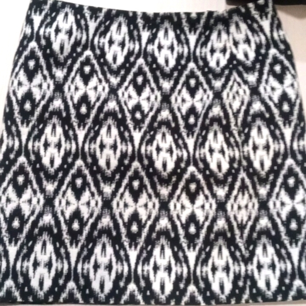 Vince Camuto knee  length pencil skirt black and white